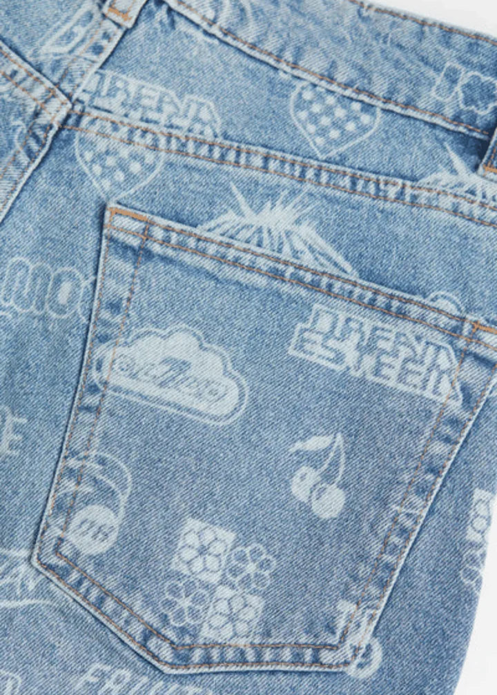 HM PRINTED HIGH WAISTED MOM JEANS